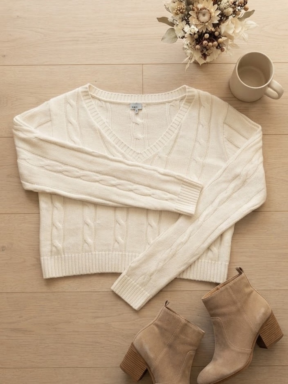 Cream Cable-Knit V-Neck Sweater- size large Defrost